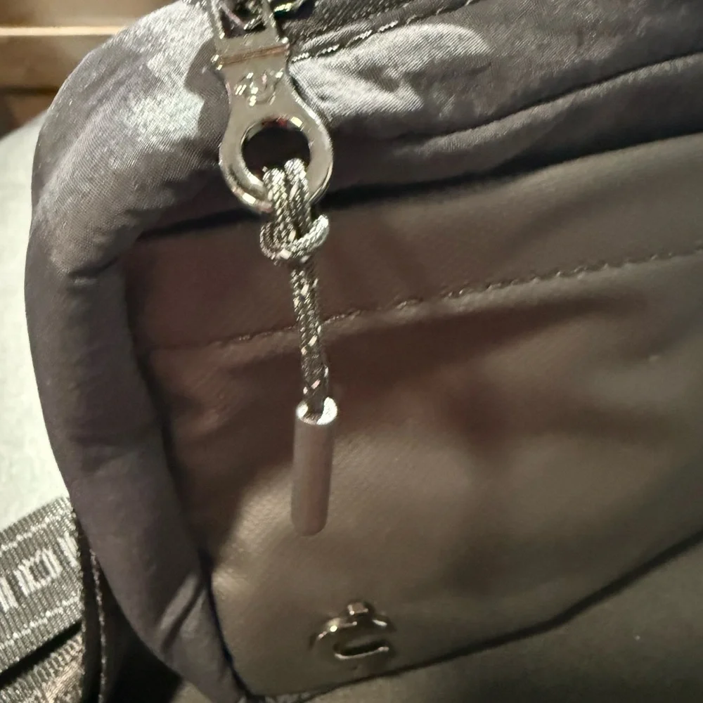 NWT-True Religion Porter Crossbody in black